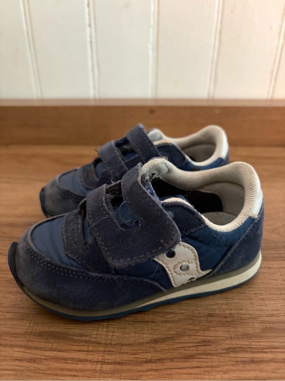 Toddler kids Navy Blue Velcro Sneakers Saucony Jazz size 6.5
